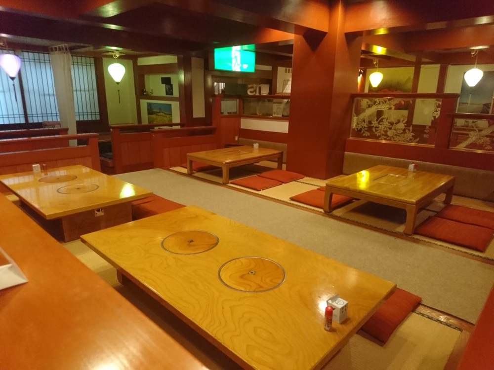 店内広い座敷